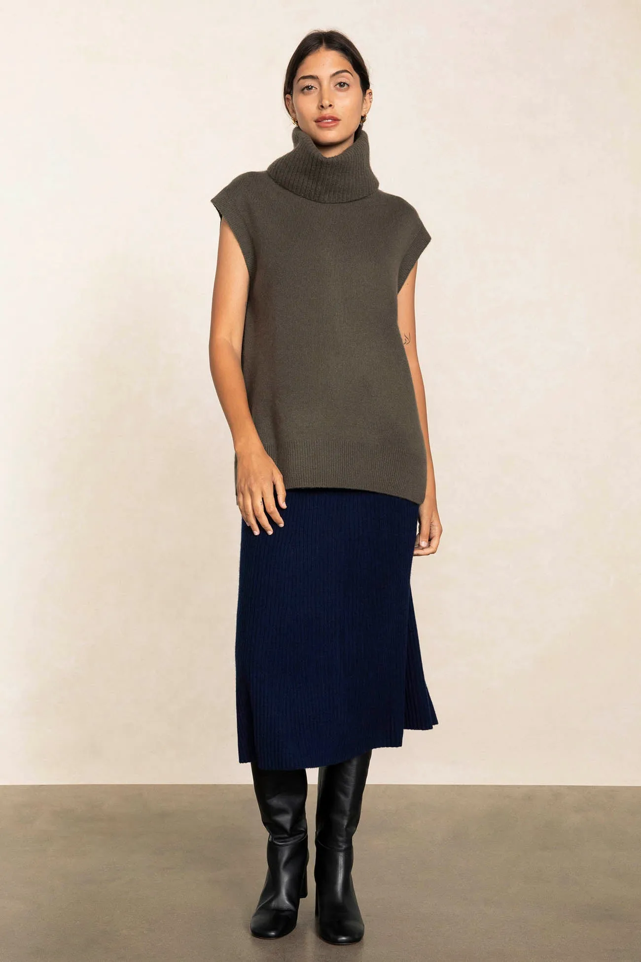 BRUNA SLEEVELESS CASHMERE TURTLENECK