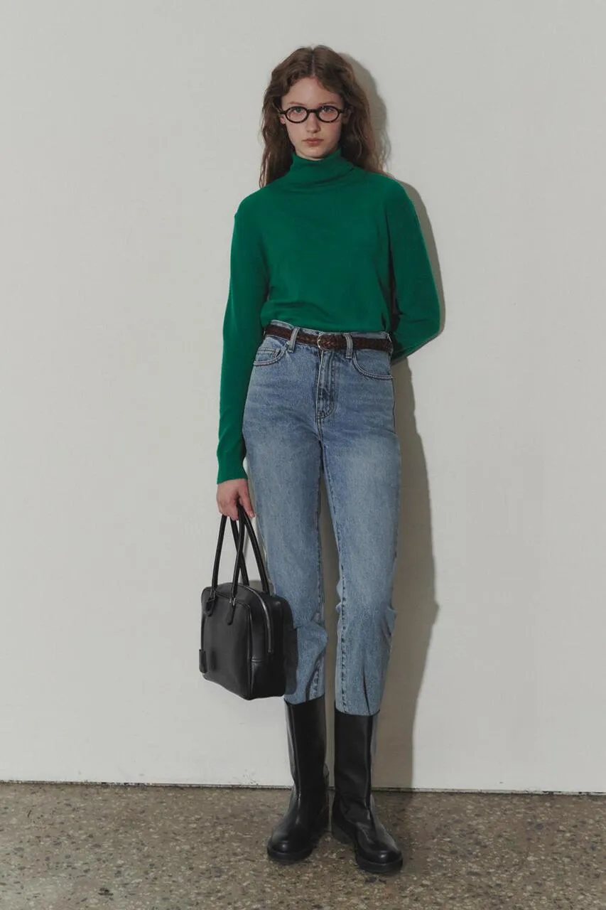 ESSENTIAL CASHMERE TURTLENECK SWEATER