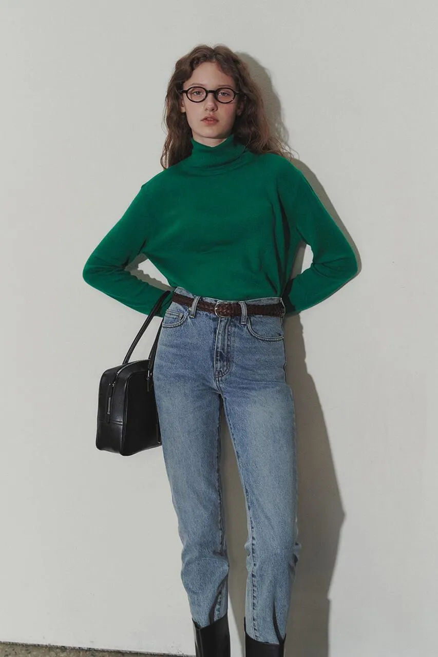 ESSENTIAL CASHMERE TURTLENECK SWEATER