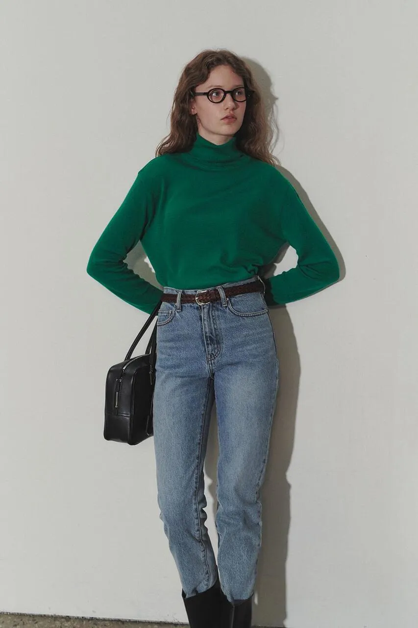 ESSENTIAL CASHMERE TURTLENECK SWEATER